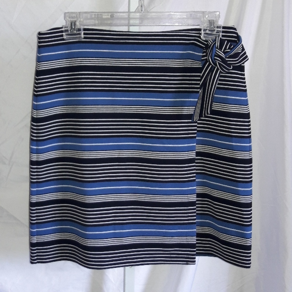 Loft skirt small